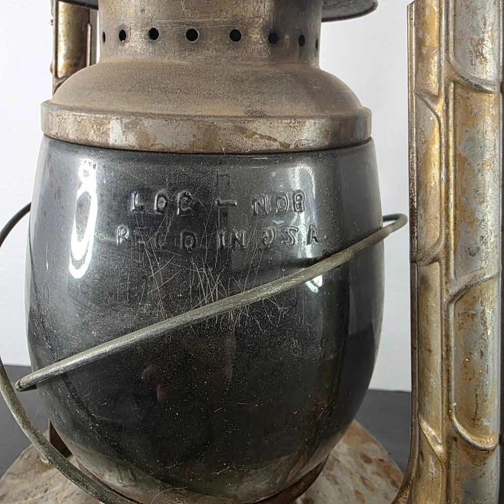 Vintage Dietz No 2‎ D-Lite Kerosene Lantern Black Glass Globe Rustic Americana